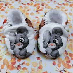 Chaussons pour bébé avec des oreilles de lapin